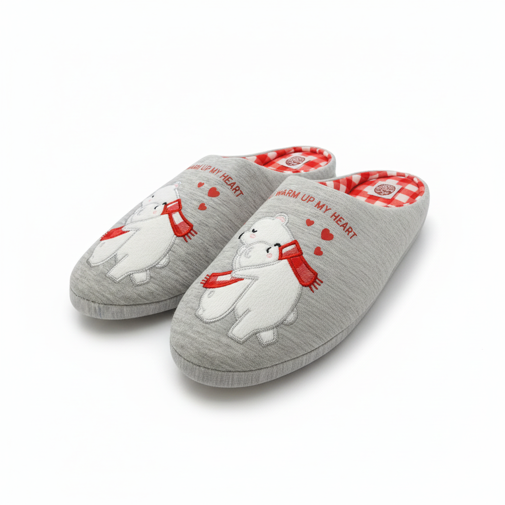 Packshot - Polar bear slippers